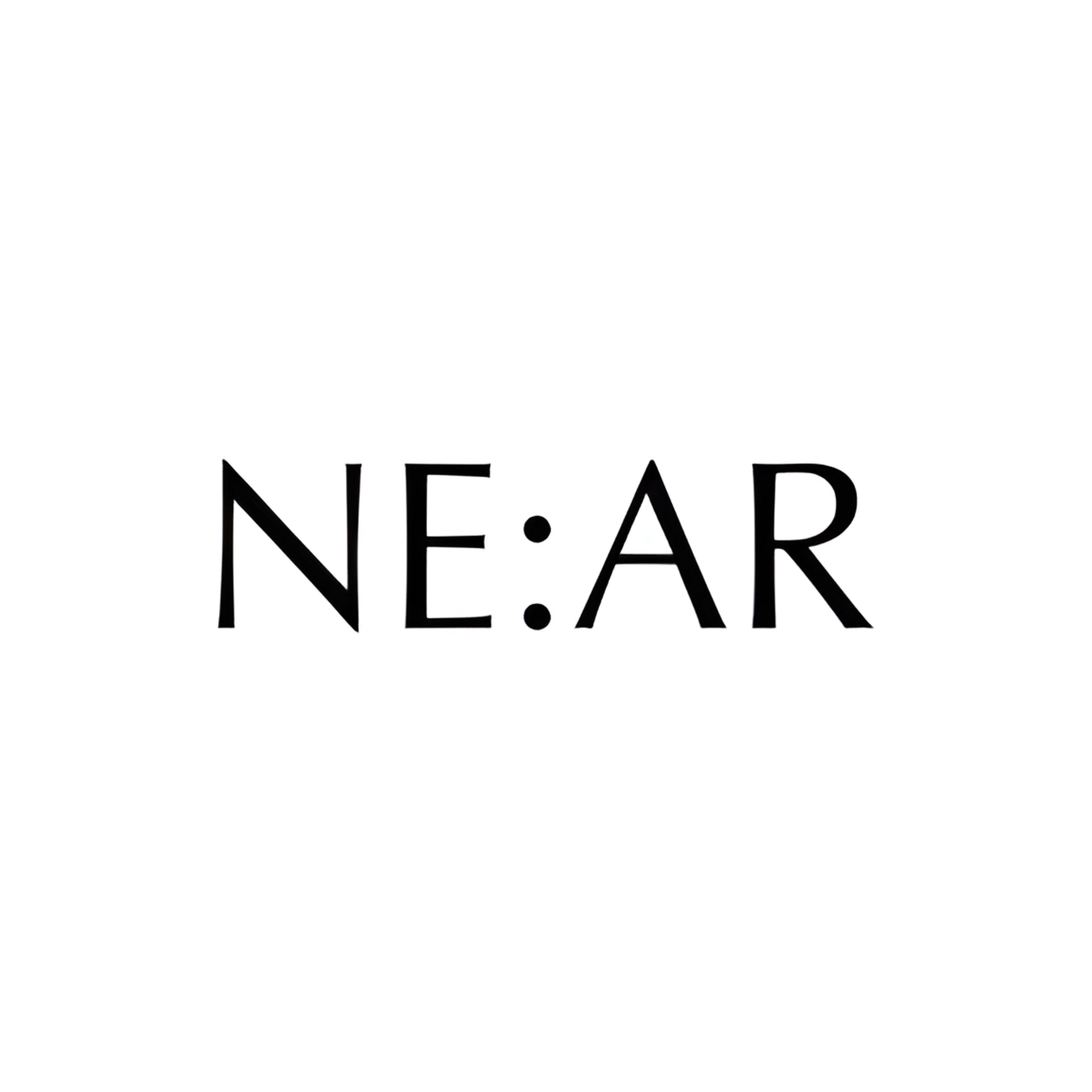 NE:AR 是韓國流行的機能性食品品牌，以「像糖果一樣好吃的保養」為概念，主打將營養素製成美味、可咀嚼的機能性糖果錠。由 TWICE 的 Sana 代言，該品牌以方便性、美味的水果風味及低卡、零脂肪的配方著稱，特別適合追求便利輕保養的年輕族群。