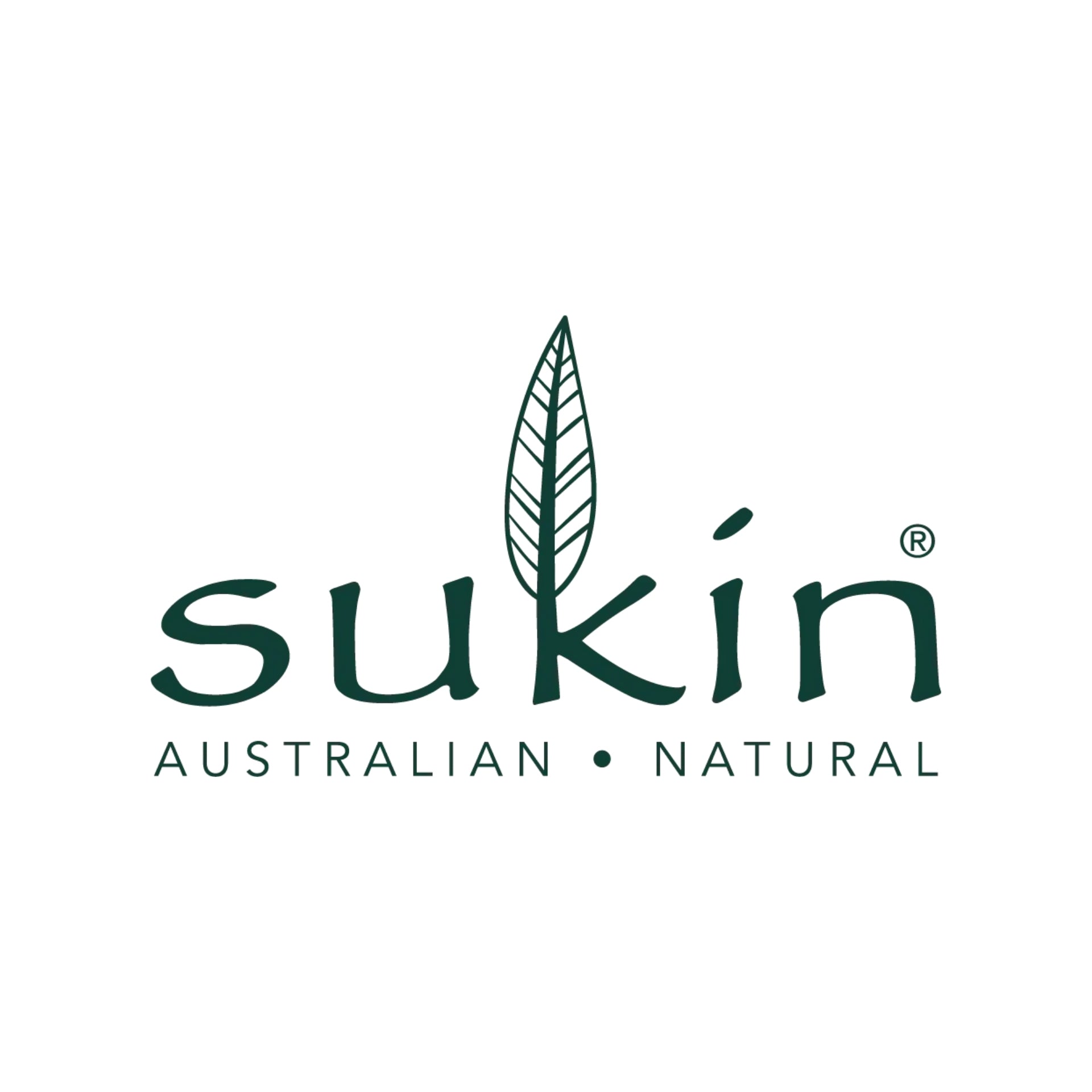 Sukin 是來自澳洲的天然保養品牌，主打以植物萃取與溫和配方打造日常「保養品」。品牌理念著重簡單純粹、減少不必要成分，並以多款臉部與身體清潔、乳液與精華等品項，滿足從基礎保濕到日常修護的需求。若你在找好入手、適合全家使用的澳洲天然保養、敏感肌友善選擇，在一同百貨可選購 Sukin 熱門護膚與身體保養系列。